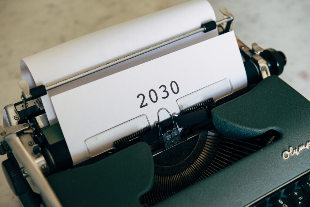 macchina da scrivere con 2030, l'anno della cultura sostenibile come sdg