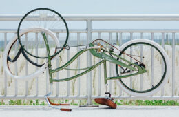 bicicletta rotta sottosopra
