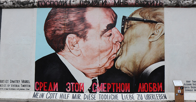 murales bacio come esempio di opera d'arte oggi