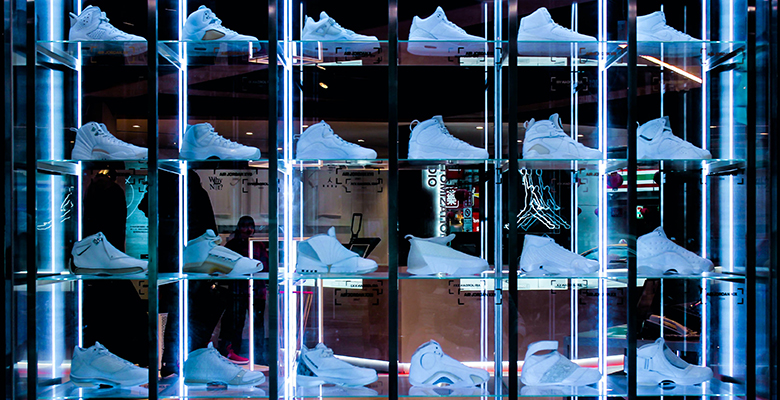 vetrina con nike come esempio di flagship store famosi