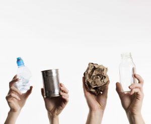 materiale riciclabile carta plastiche vetro lattine - articolo blog sadesign